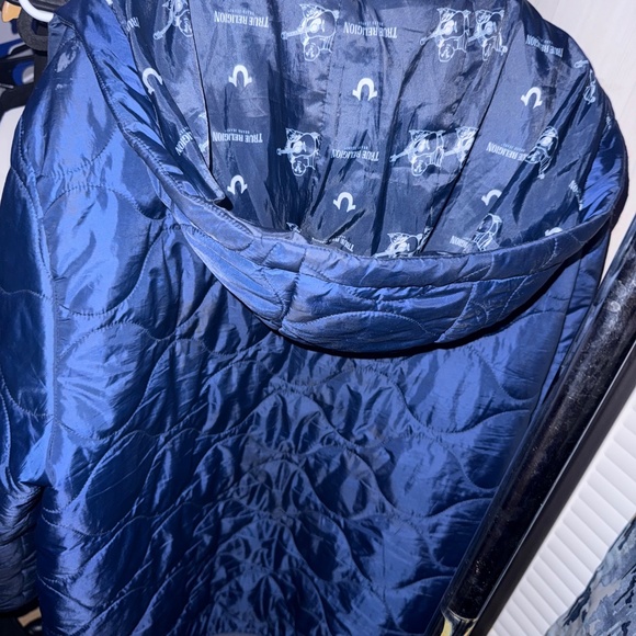 True Religion Unisex Puffer Jacket - Picture 2 of 7